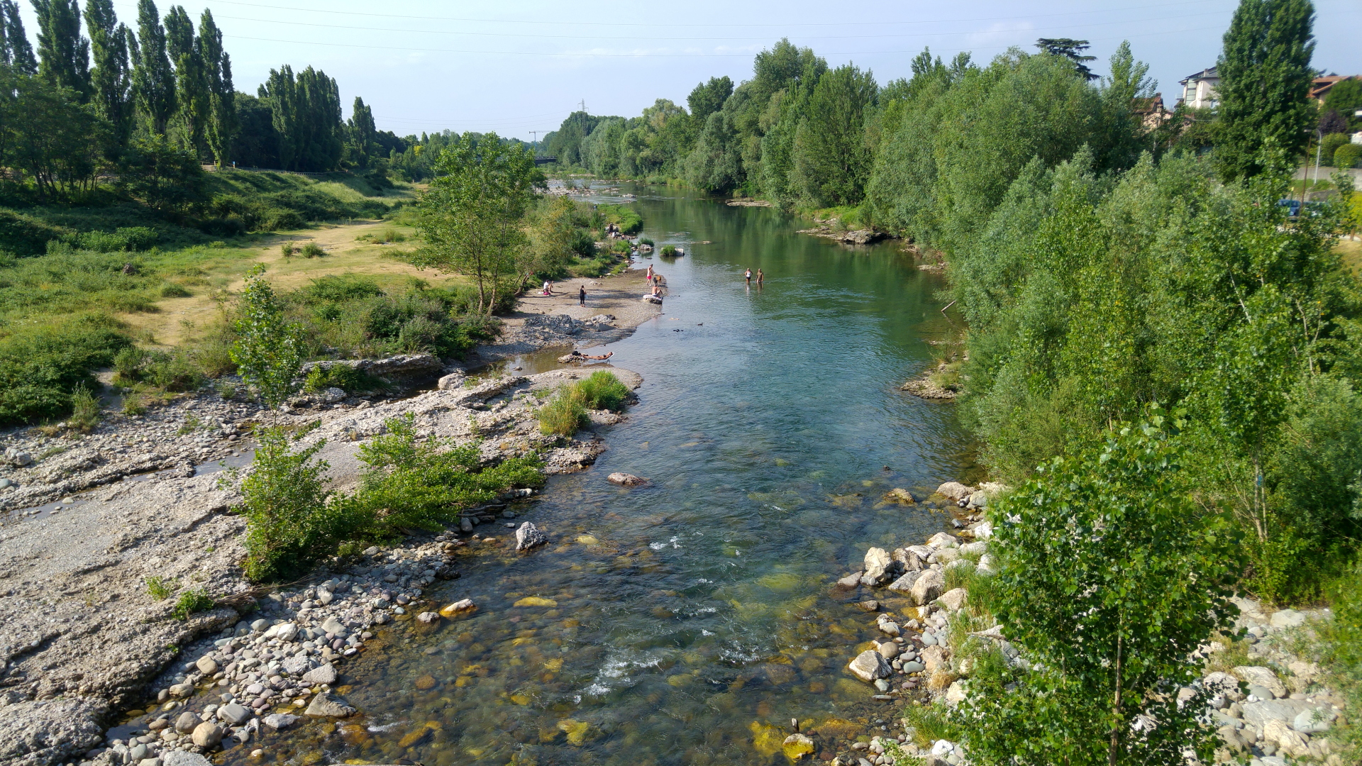 Vista da un ponte sul fiume Serio che dà nome alla Val Seriana